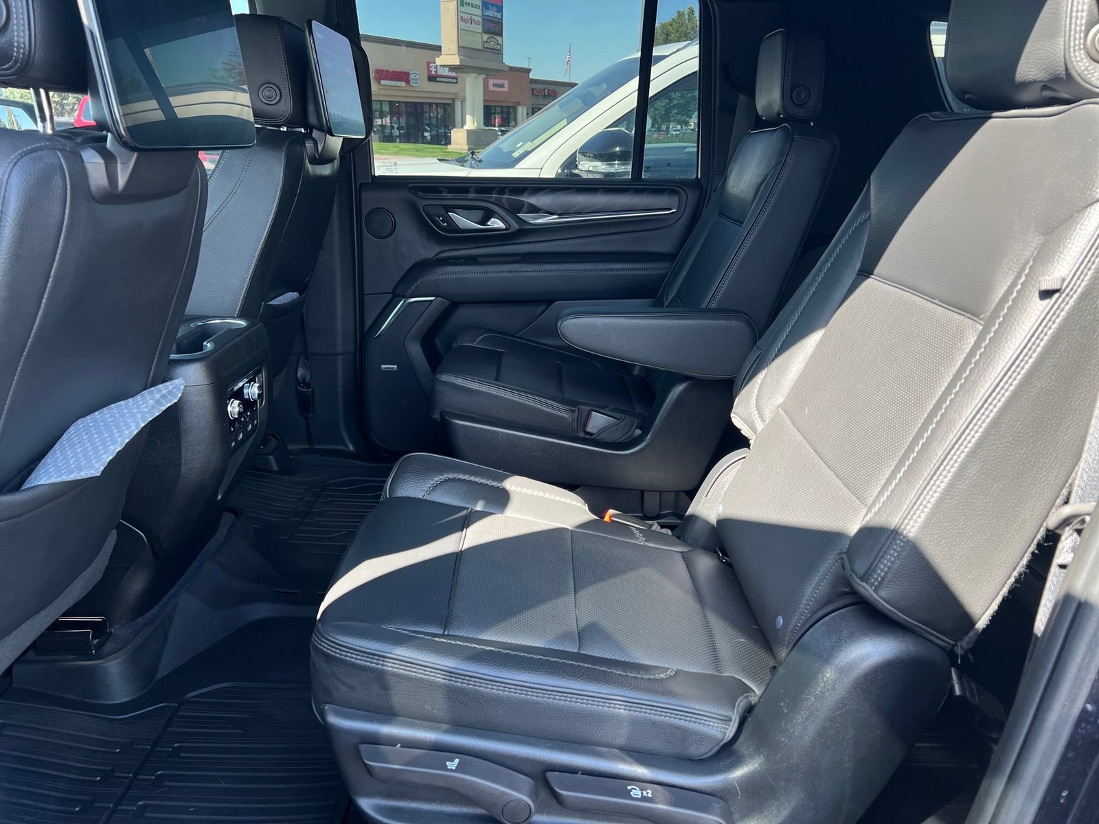 Used 2023 GMC Yukon XL Denali w/ Denali Reserve Package AWD/4WD image 21