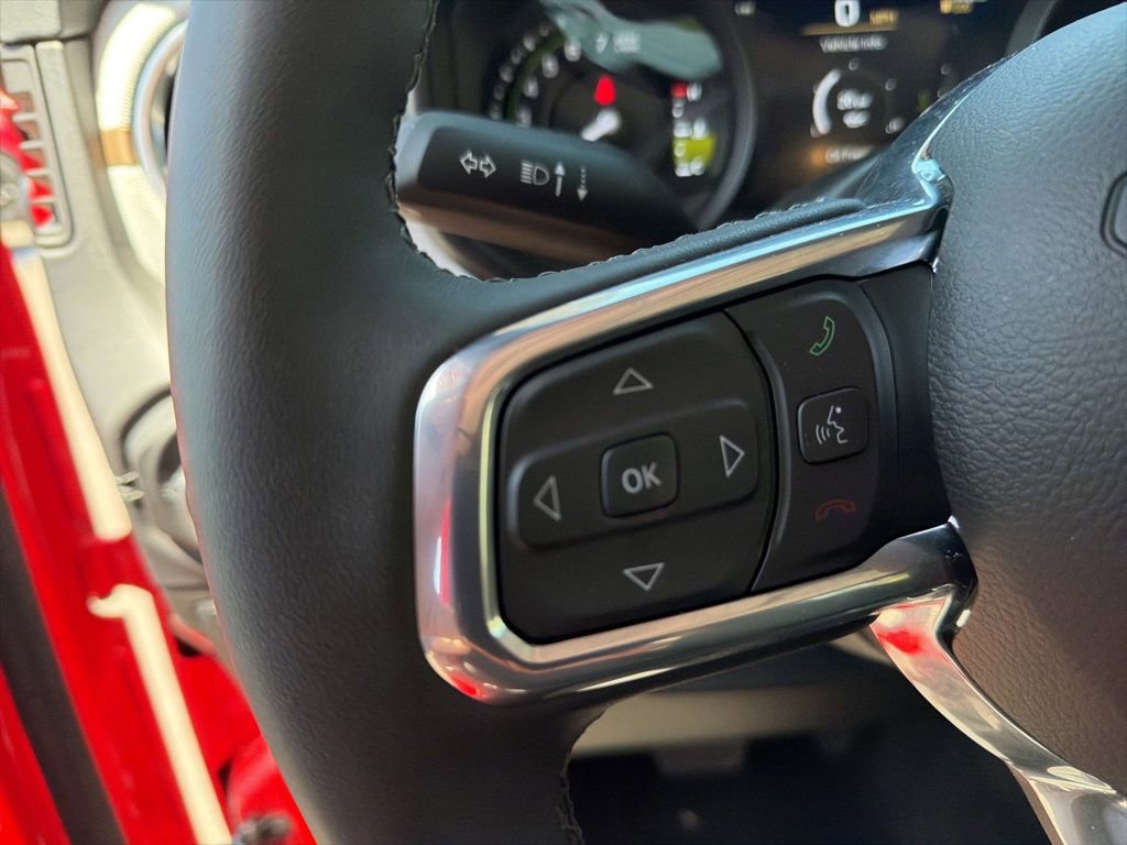 Used 2025 Jeep Wrangler Unlimited Sahara AWD/4WD image 21