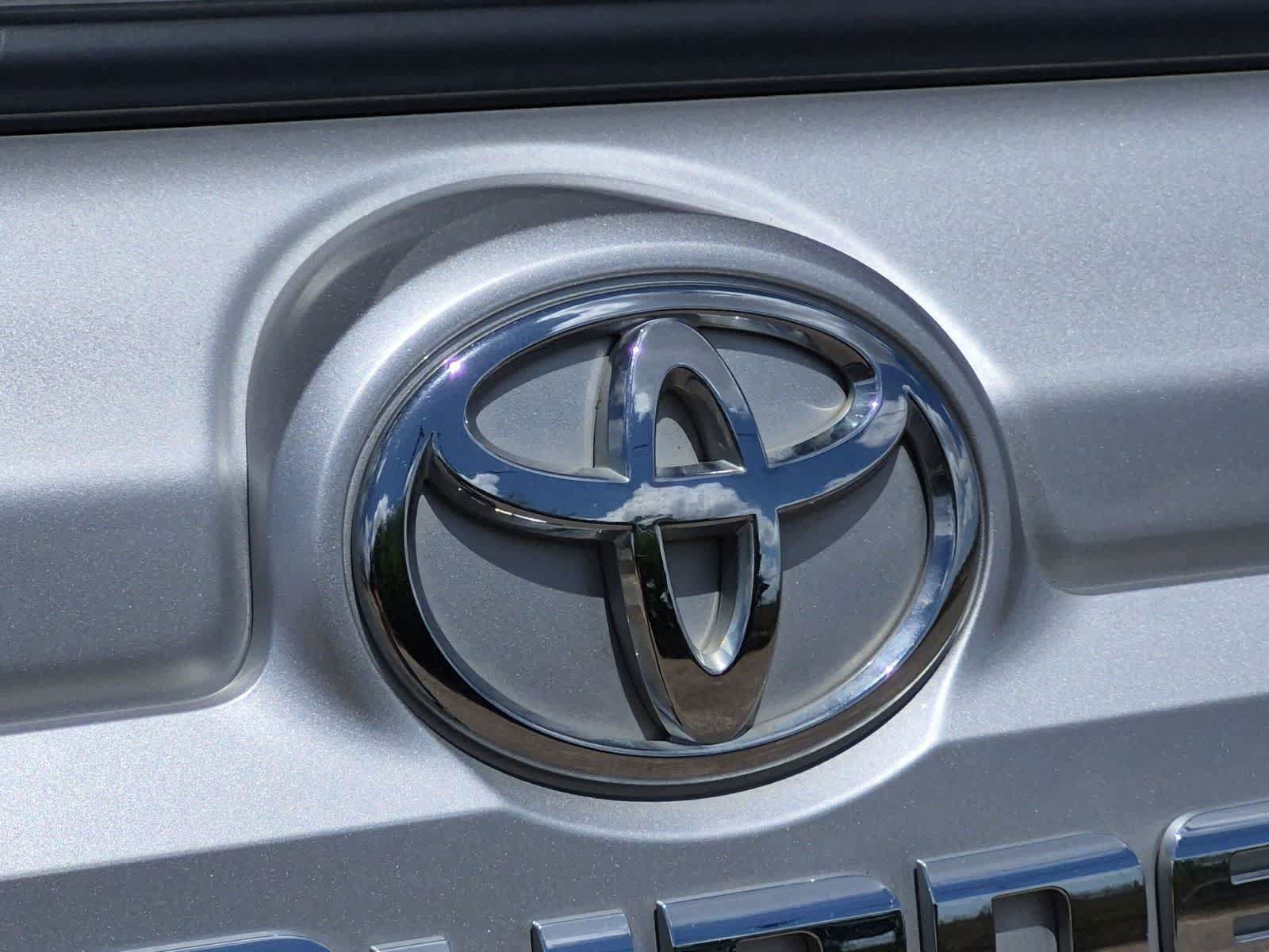 Used 2022 Toyota 4Runner SR5 AWD/4WD image 29