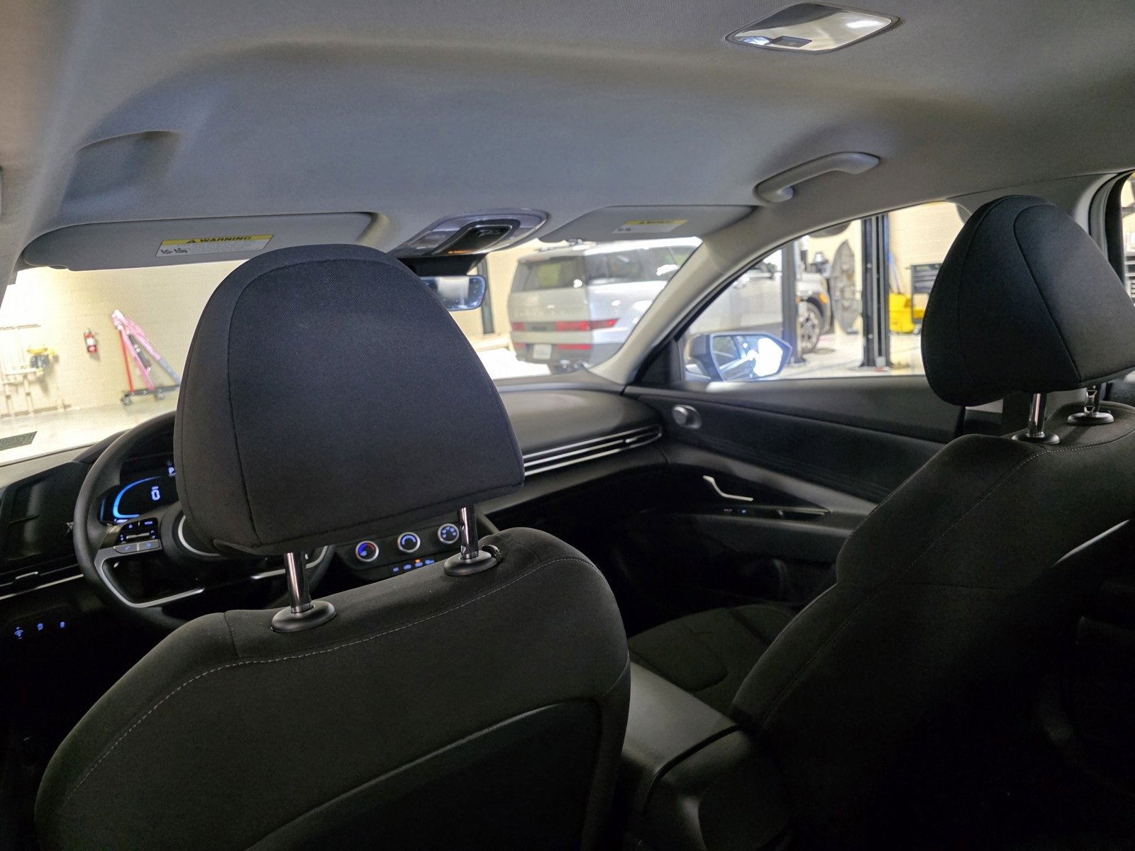 Certified 2025 Hyundai Elantra SE image 15