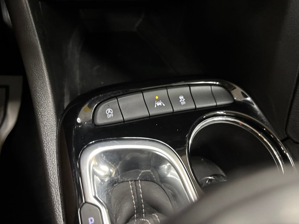 Used 2021 Buick Encore GX Essence FWD image 30