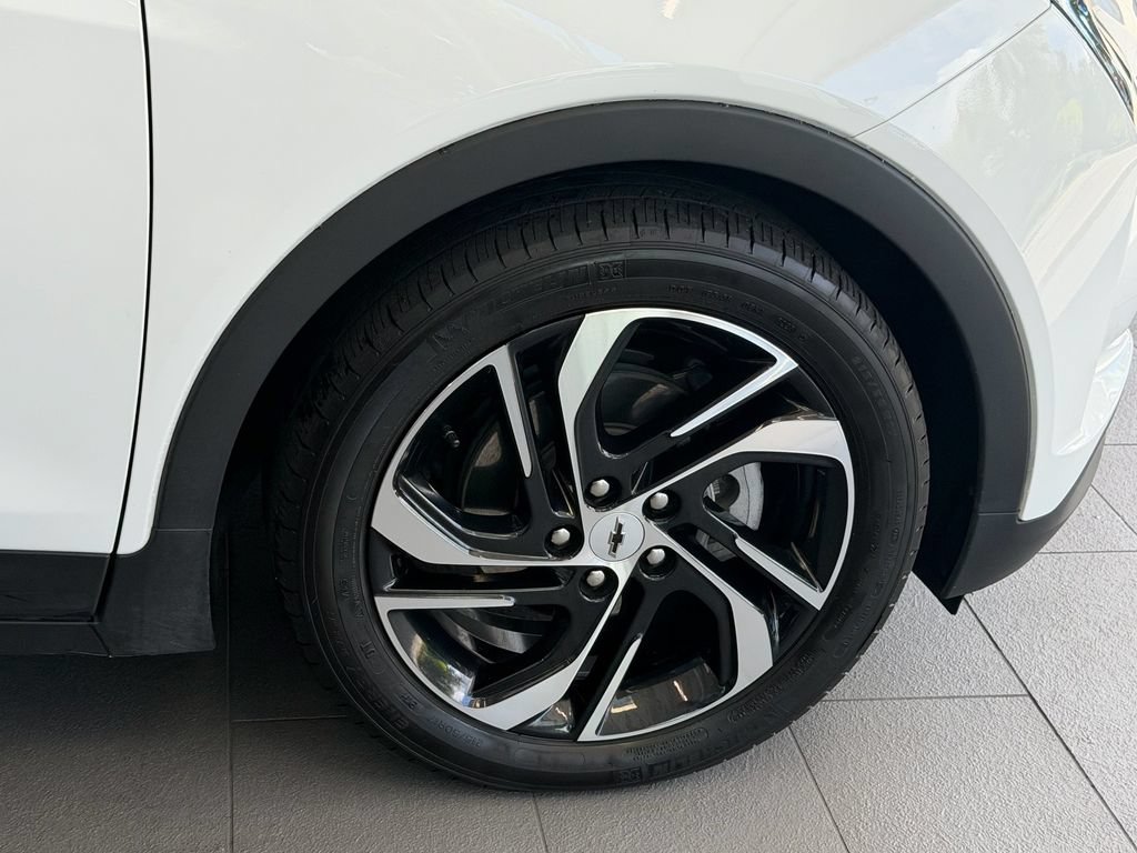 Certified 2023 Chevrolet Bolt LT w/ Infotainment Package FWD image 9