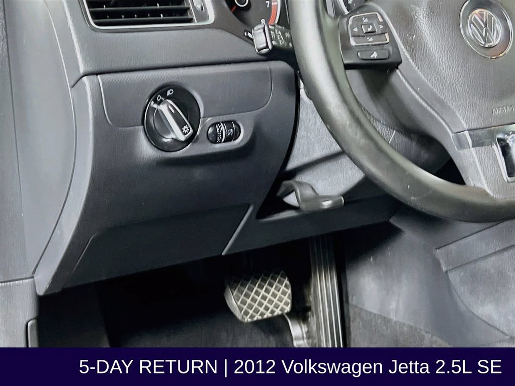 Used 2012 Volkswagen Jetta SE FWD image 12