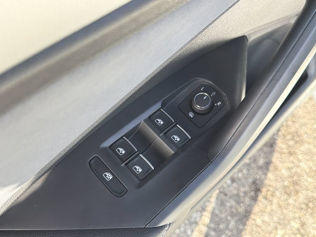 New 2026 Volkswagen Jetta SE FWD image 21