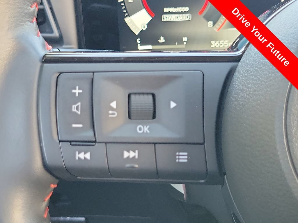 Used 2025 Nissan Kicks SR w/ SR Premium Package AWD/4WD image 5