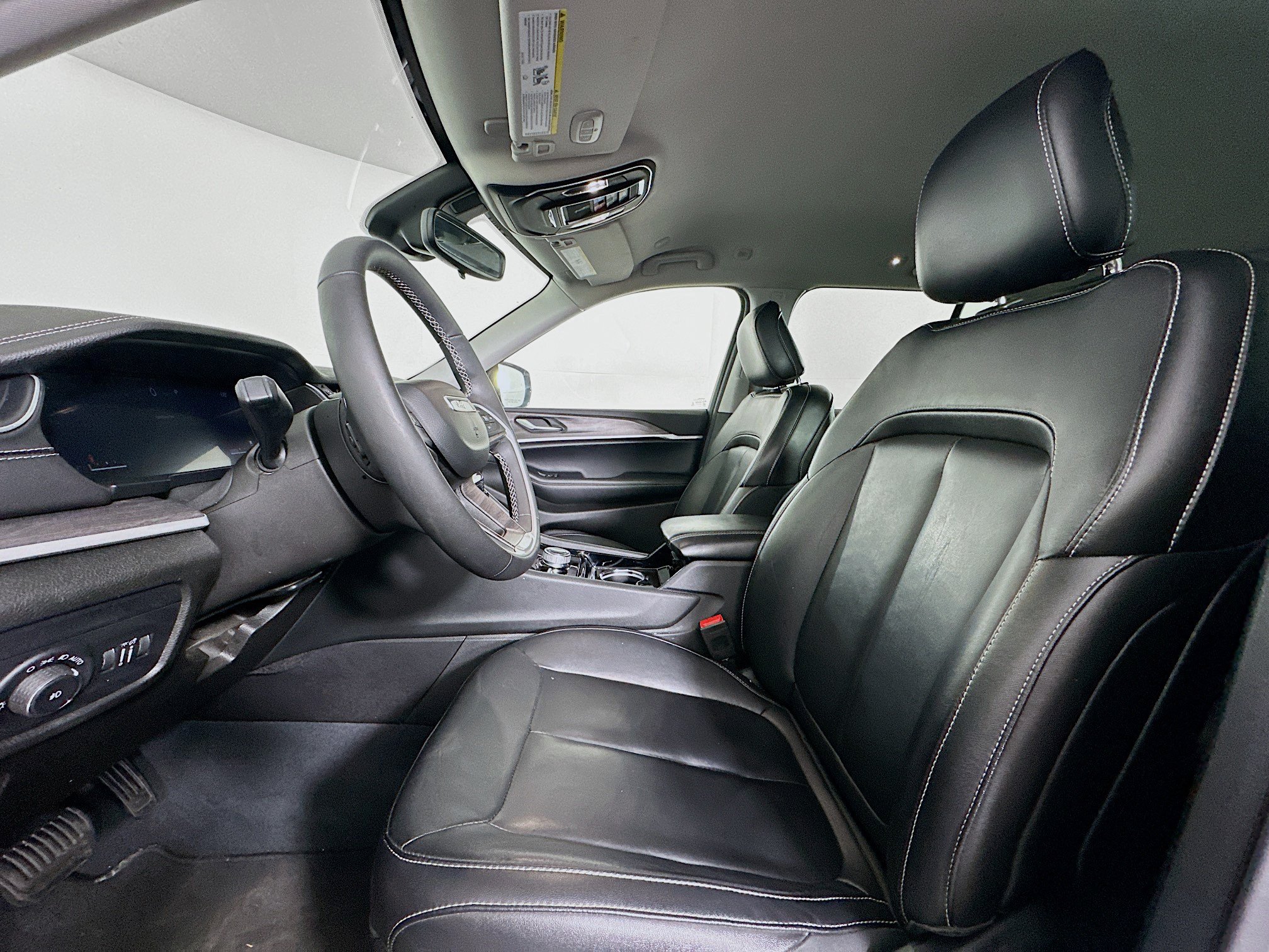Used 2023 Jeep Grand Cherokee Limited AWD/4WD image 13