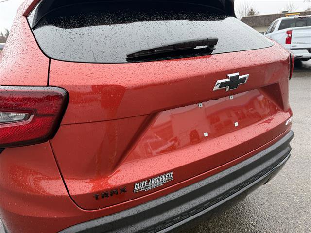 Used 2024 Chevrolet Trax RS FWD image 19