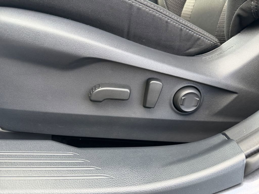 Used 2025 Subaru Outback Premium image 11