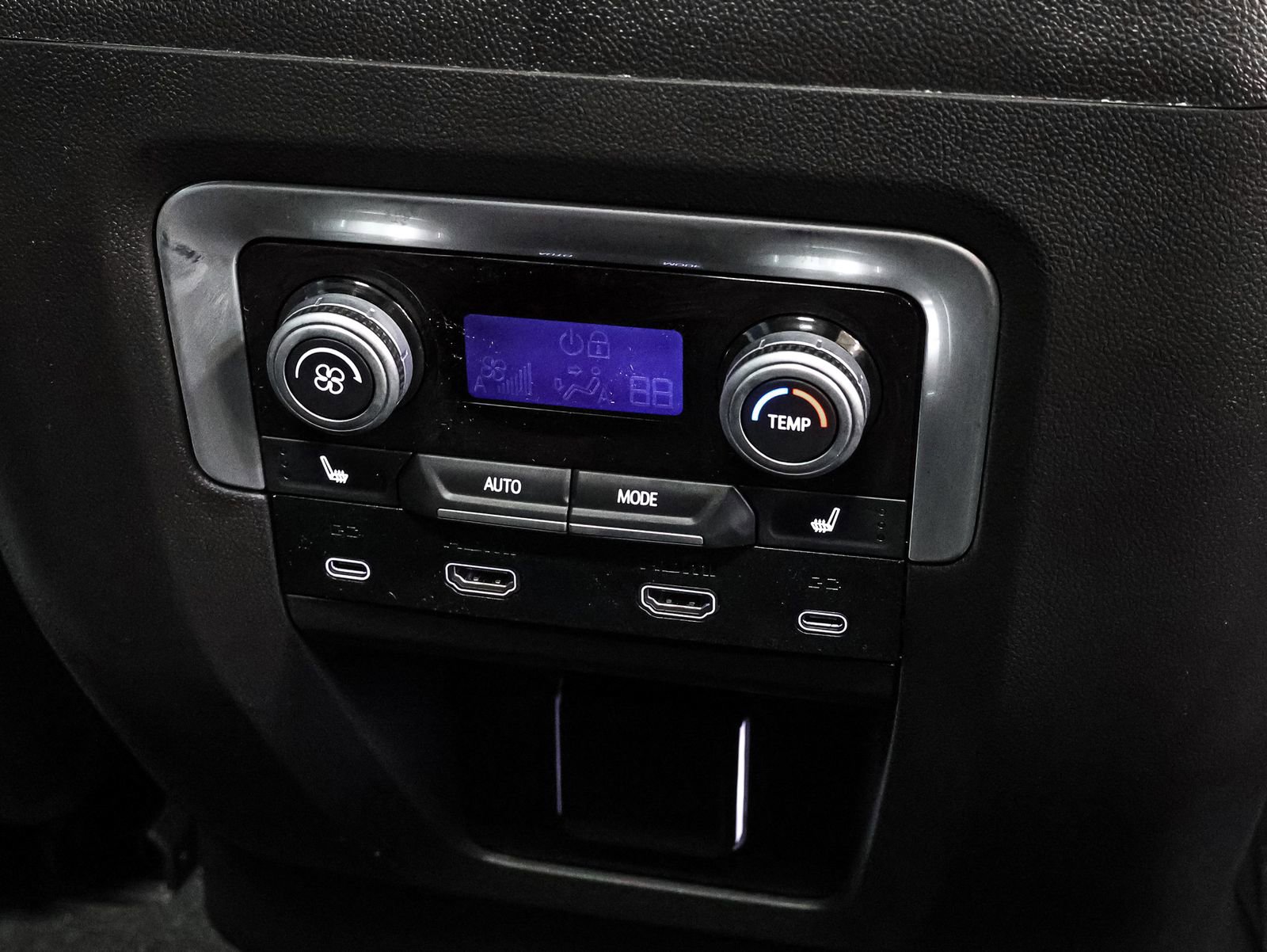 New 2026 GMC Yukon XL Denali w/ Denali Reserve Package image 27