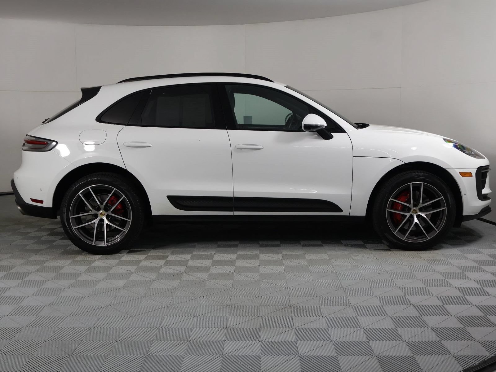 Certified 2023 Porsche Macan S AWD/4WD image 8