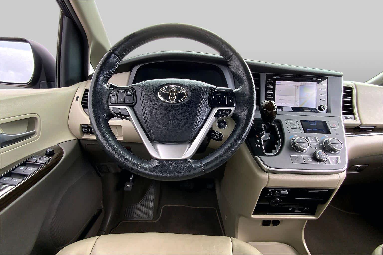 Used 2020 Toyota Sienna XLE Premium FWD image 6