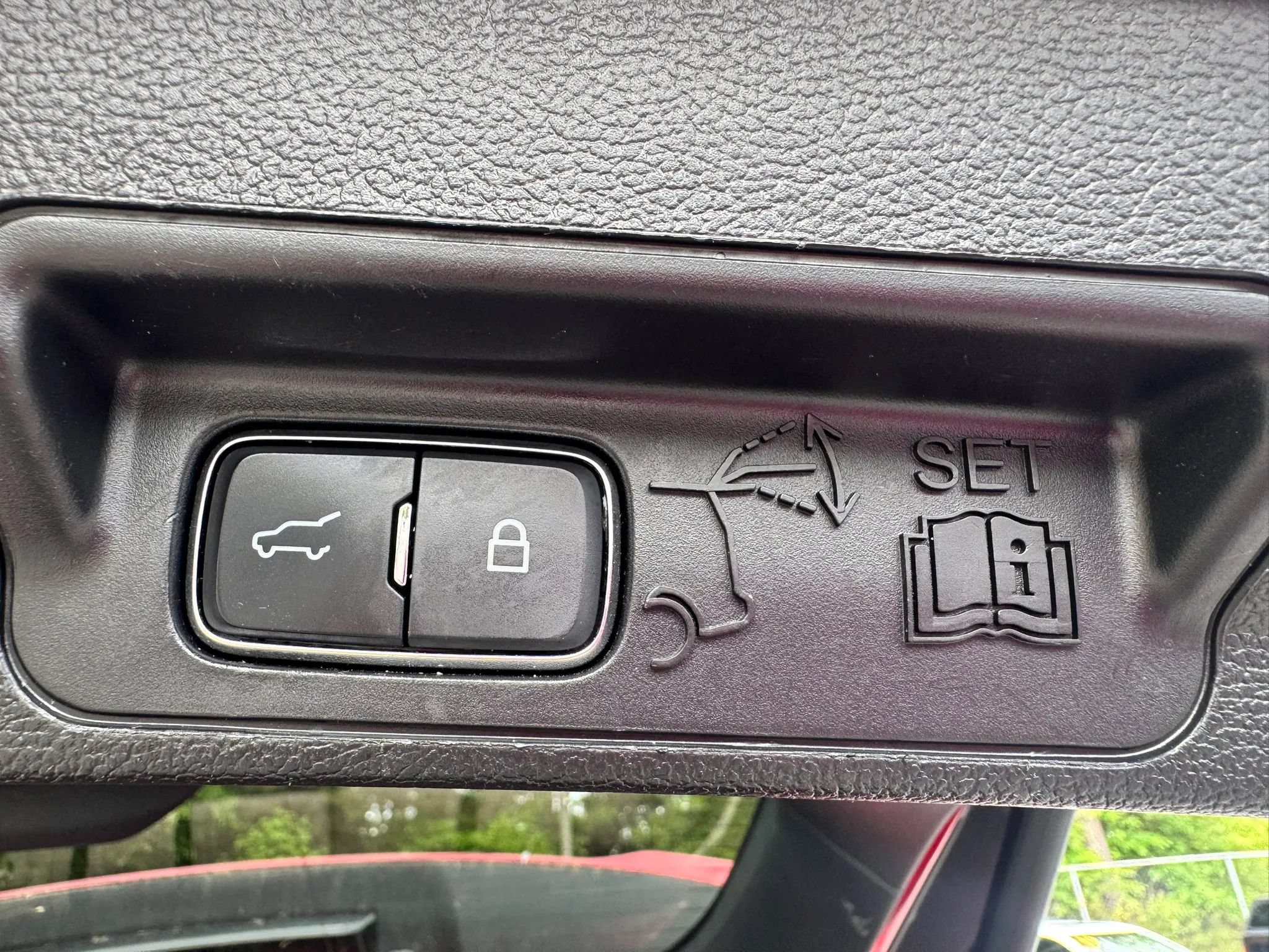 Used 2020 Ford Explorer XLT w/ Equipment Group 202A RWD image 30