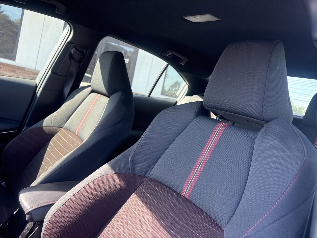 Used 2023 Toyota Corolla SE image 3