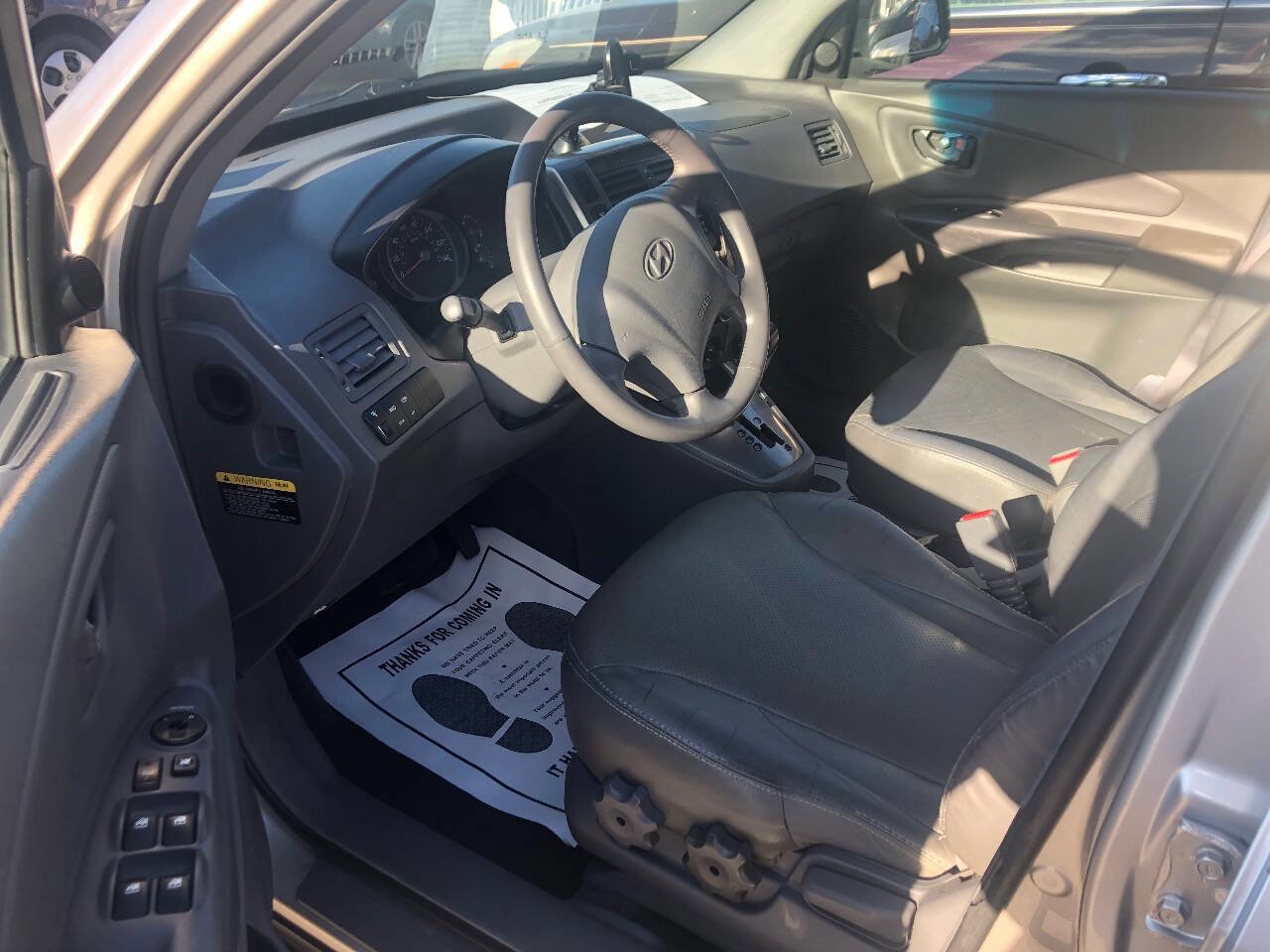 Used 2005 Hyundai Tucson LX image 2