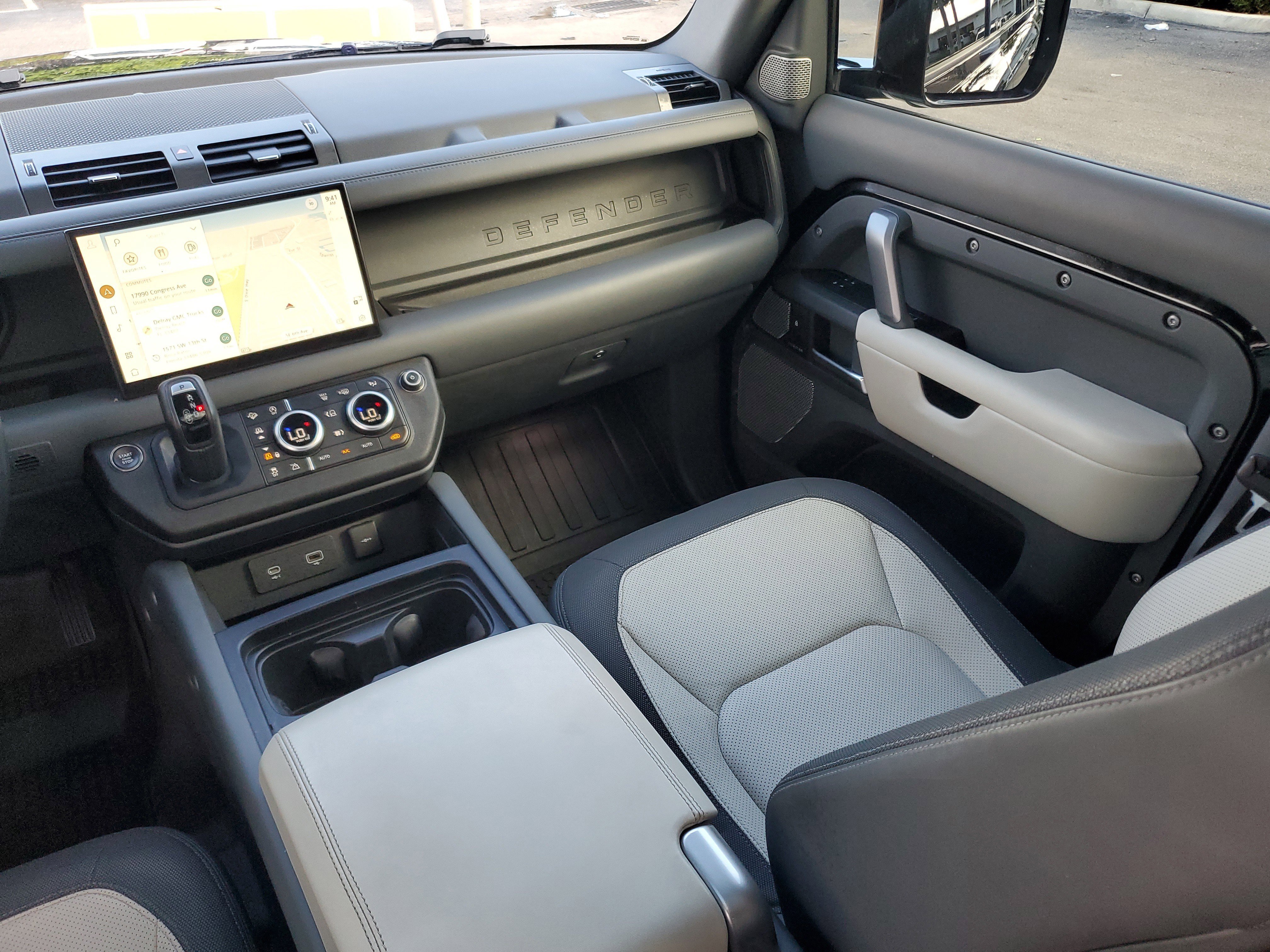 Used 2023 Land Rover Defender 130 X-Dynamic SE image 17