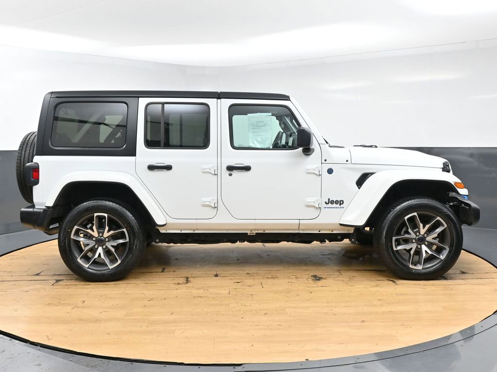Used 2024 Jeep Wrangler Unlimited w/ Convenience Group AWD/4WD image 8