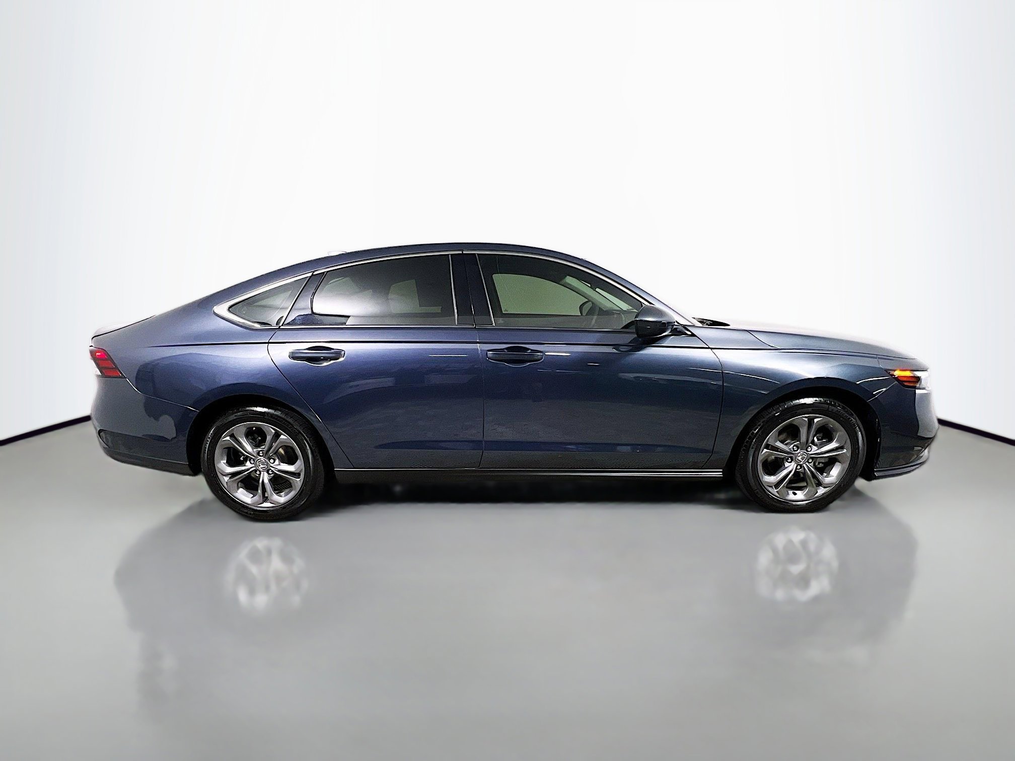 Used 2024 Honda Accord EX image 3