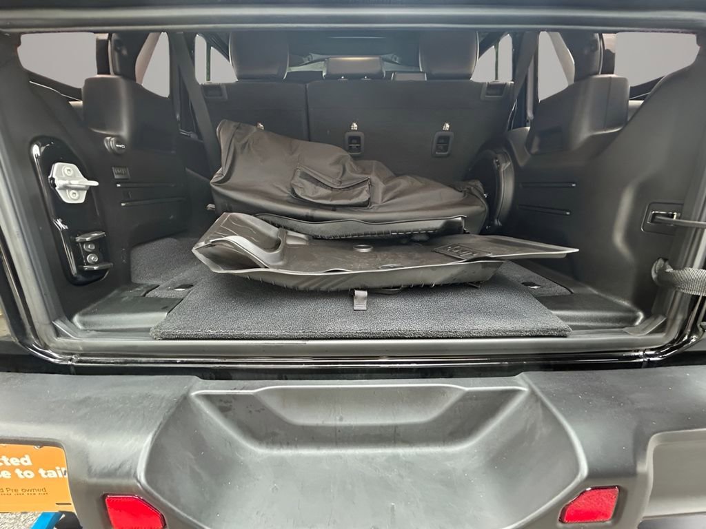 Used 2022 Jeep Wrangler Unlimited Sahara w/ Cold Weather Group image 35