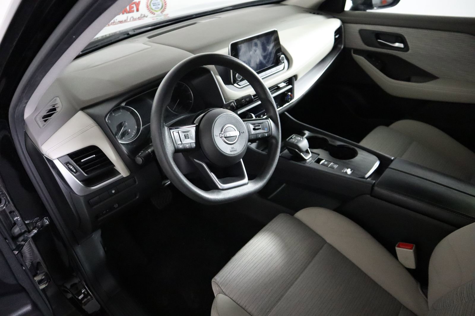 Used 2023 Nissan Rogue SV FWD image 17