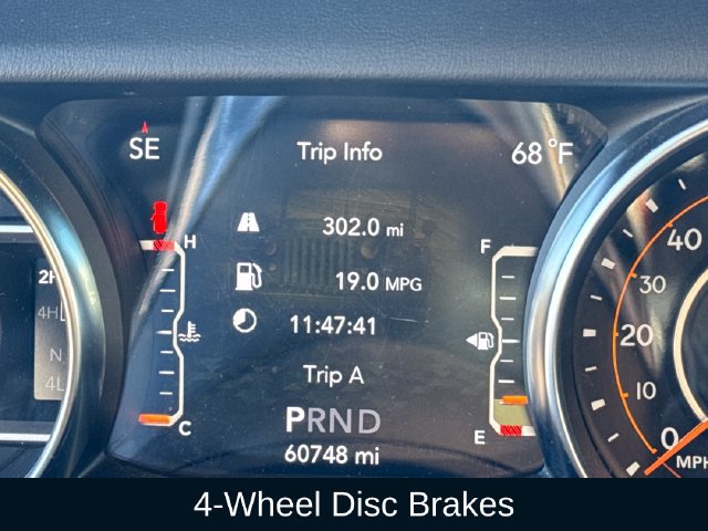 Used 2022 Jeep Wrangler Unlimited Sahara w/ Cold Weather Group AWD/4WD image 21