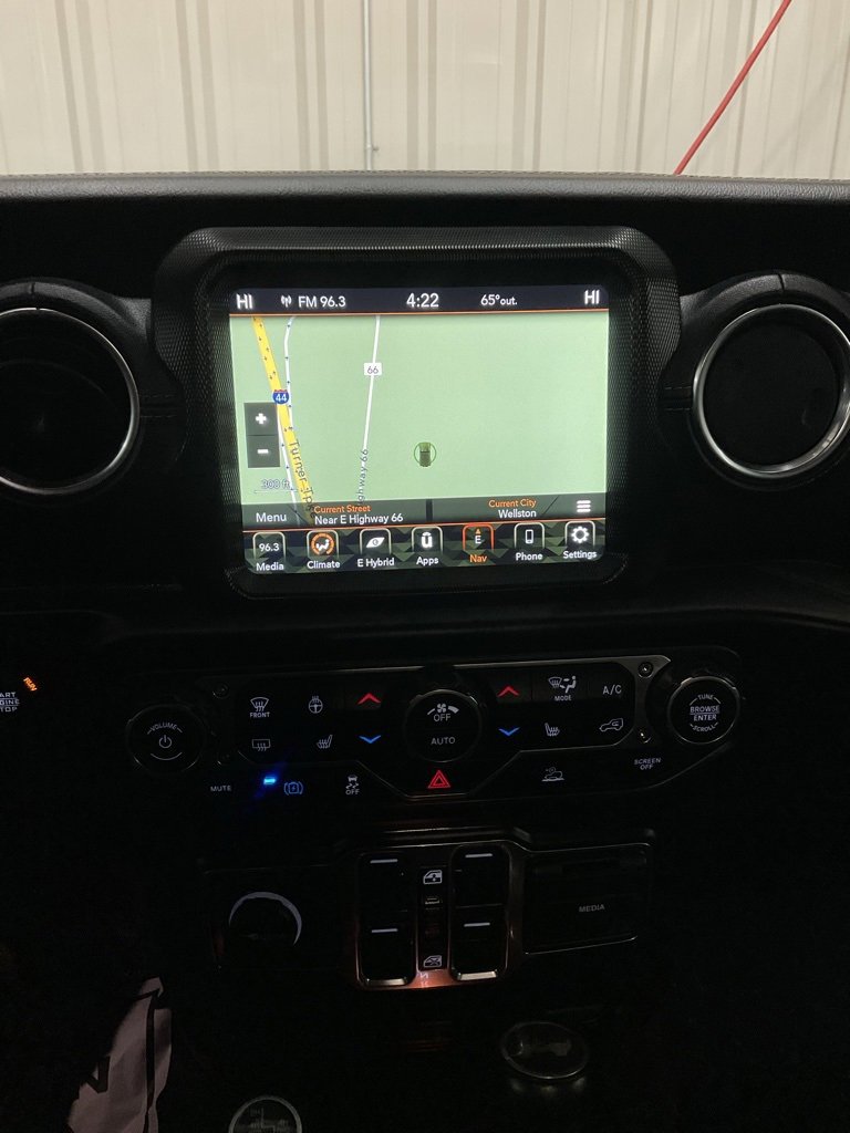 Used 2023 Jeep Wrangler Unlimited Sahara w/ Cold Weather Group image 16