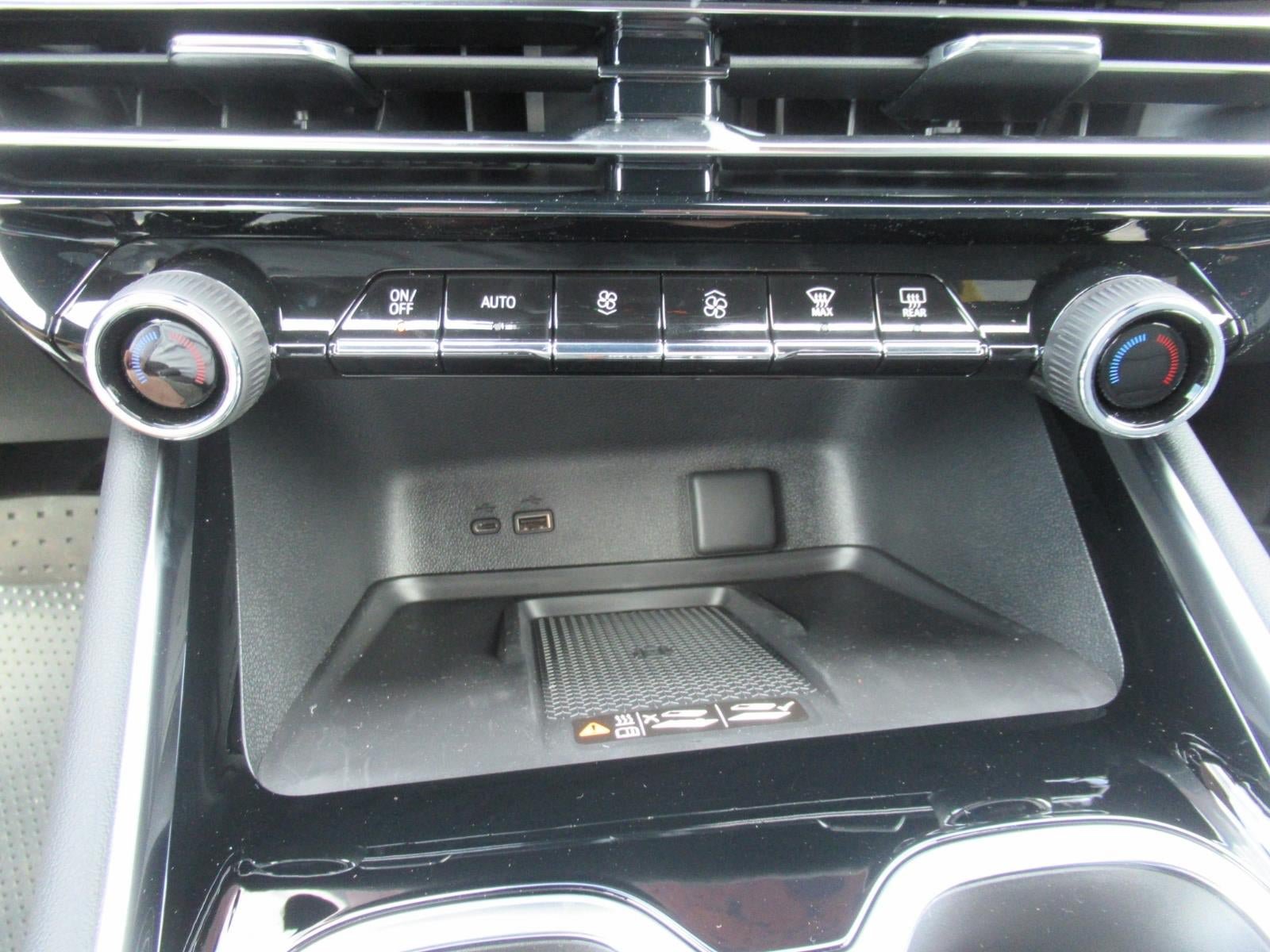 New 2027 Chevrolet Traverse LT w/ Driver Confidence Package FWD image 28