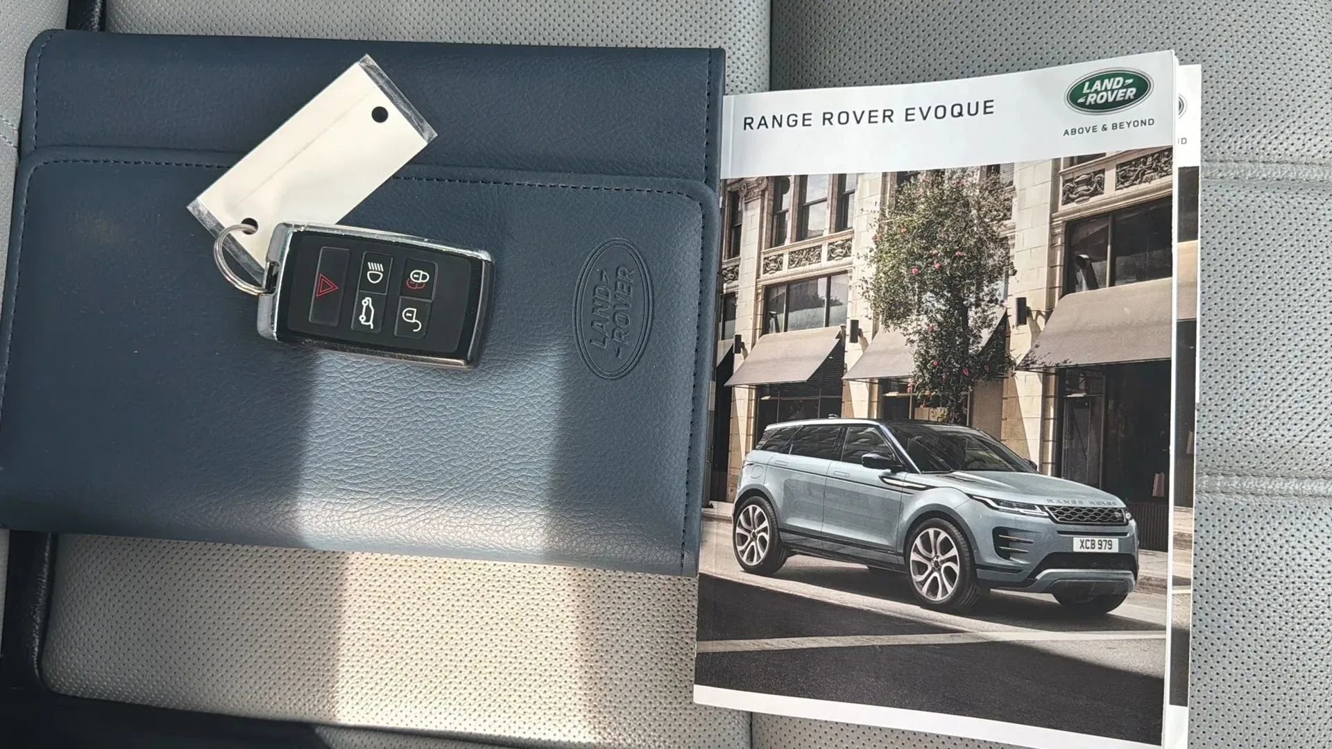 Used 2020 Land Rover Range Rover Evoque R-Dynamic S image 37