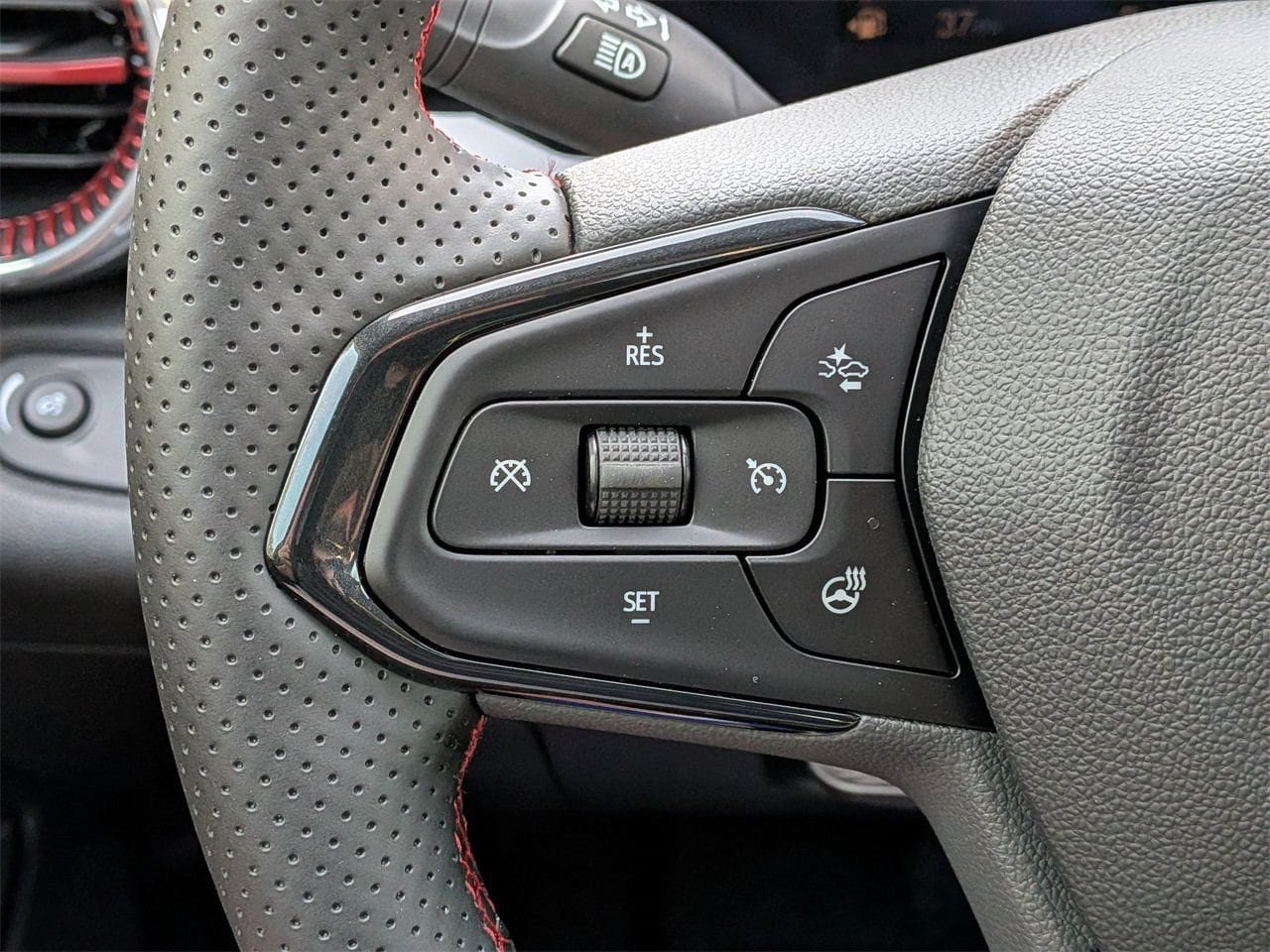 New 2026 Chevrolet Trax RS w/ Sunroof Package FWD image 13