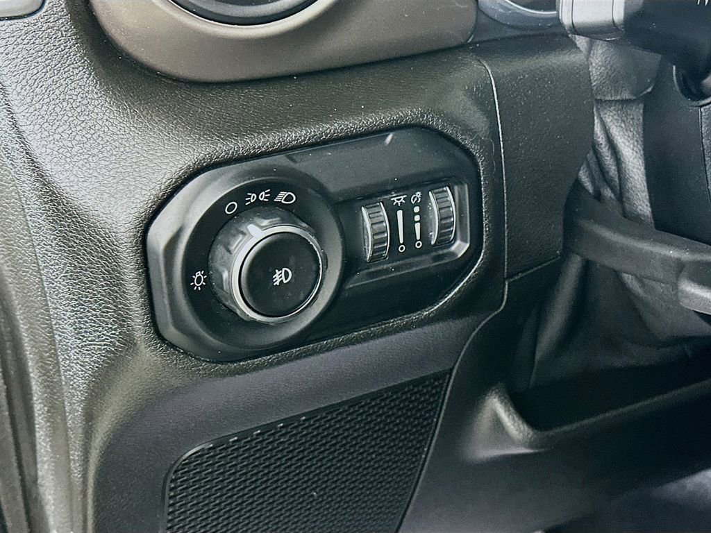 Used 2018 Jeep Wrangler Sport image 15