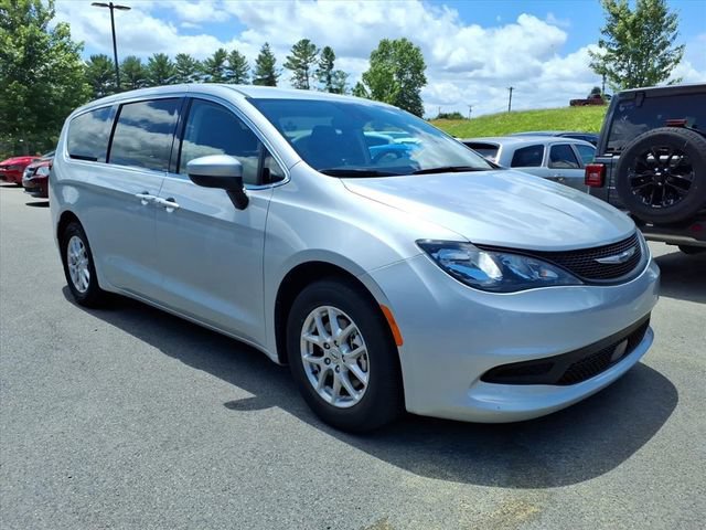 Used 2023 Chrysler Voyager LX FWD image 10
