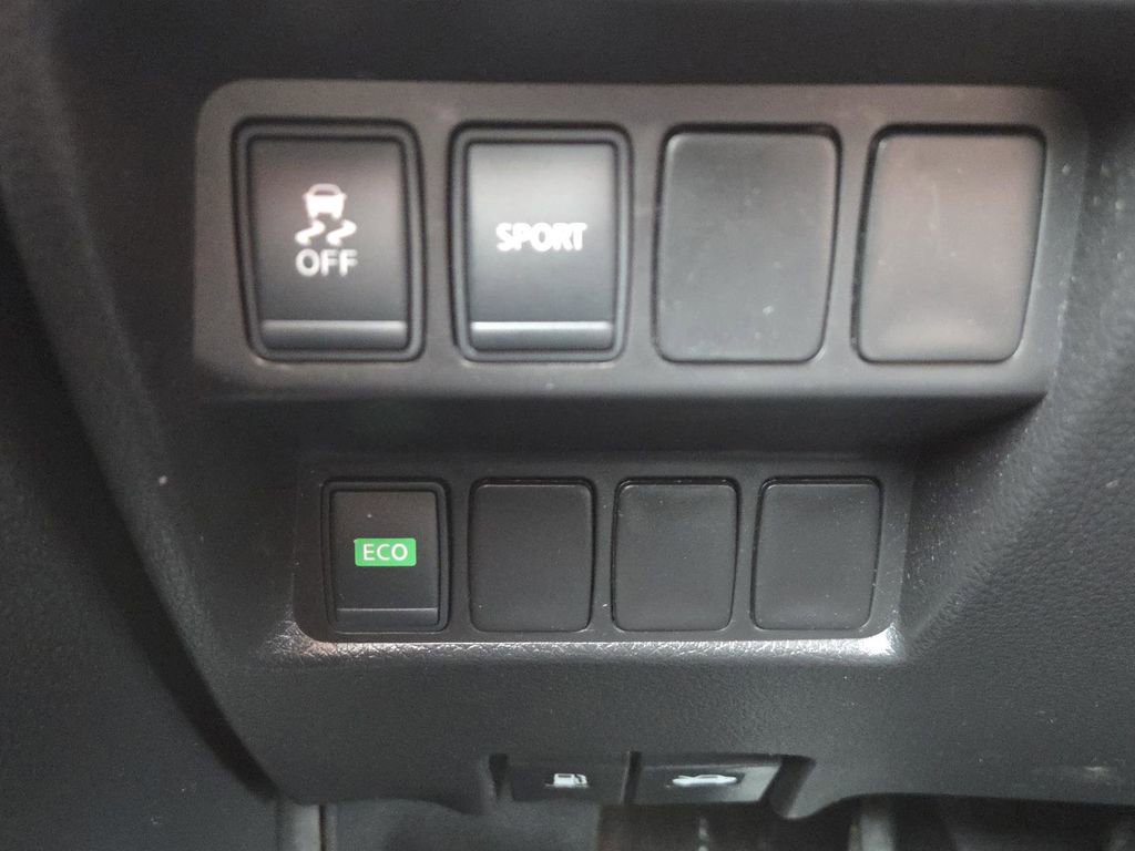 Used 2016 Nissan Rogue SV image 6