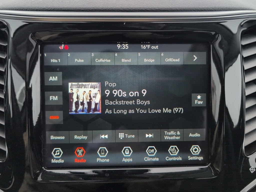 Used 2021 Jeep Cherokee Limited image 37