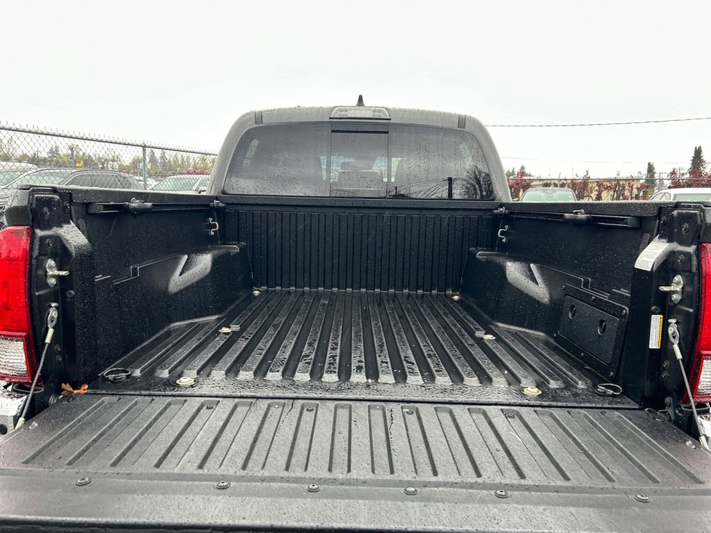 Used 2020 Toyota Tacoma SR5 AWD/4WD image 25