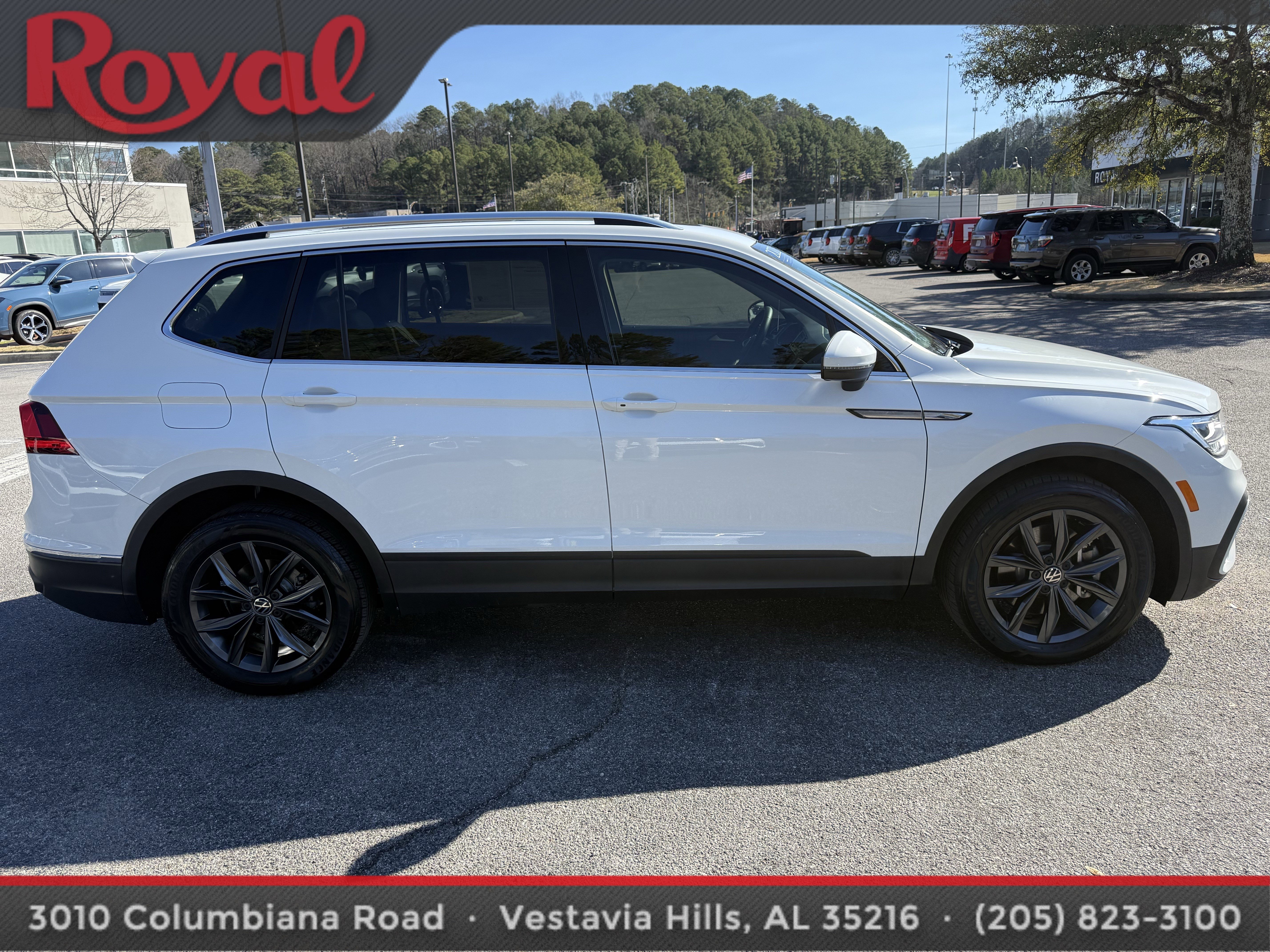 Certified 2022 Volkswagen Tiguan SE w/ Panoramic Sunroof Package image 4