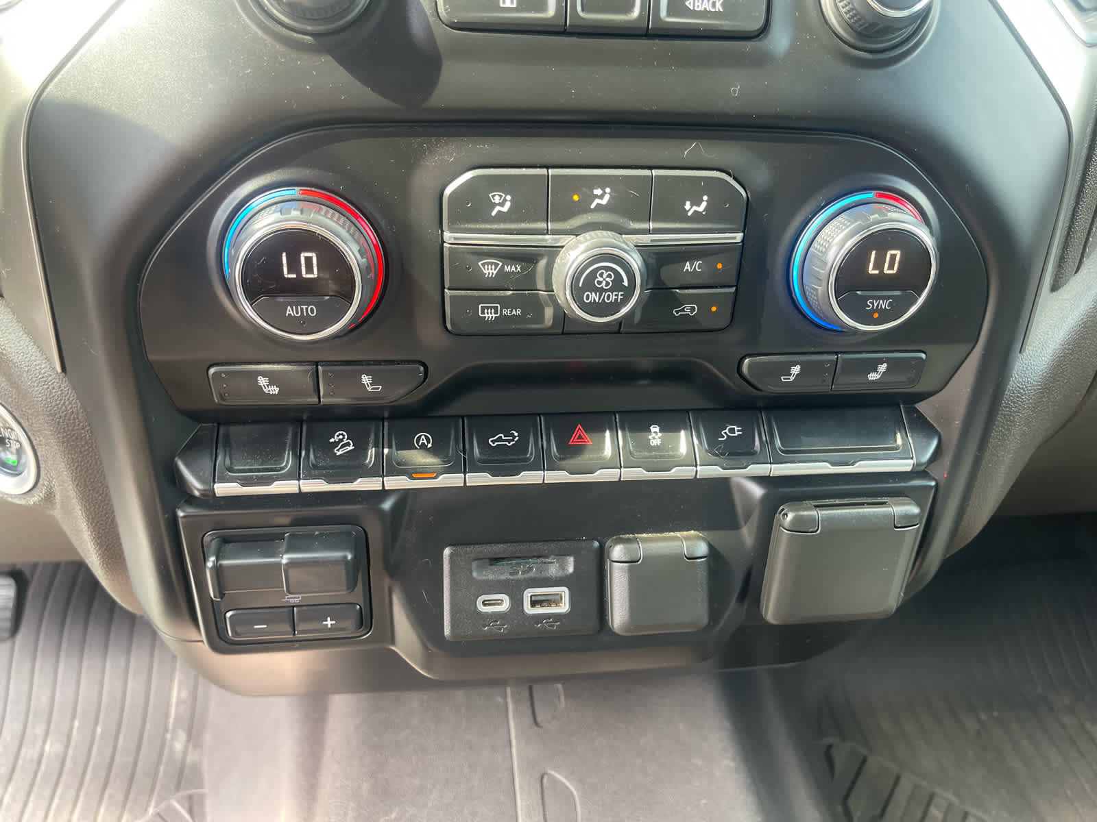 Used 2020 Chevrolet Silverado 1500 LT w/ All-Star Edition AWD/4WD image 17