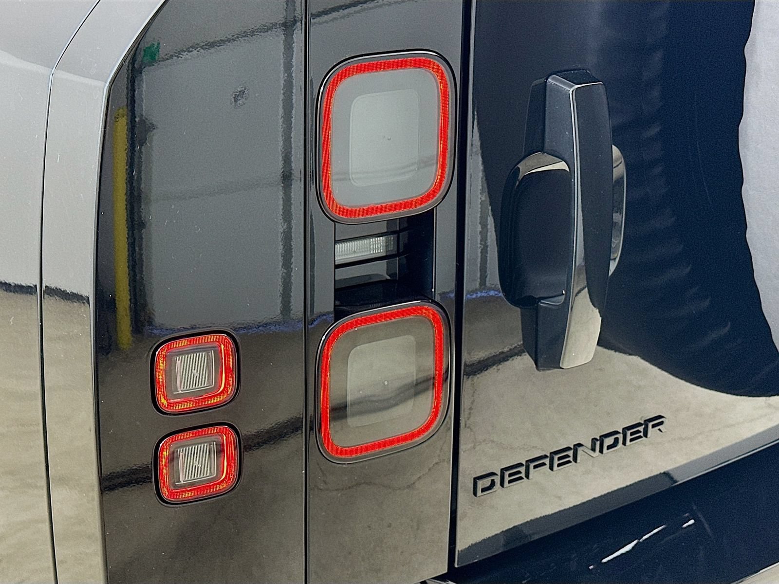 New 2026 Land Rover Defender 130 V8 AWD/4WD image 13