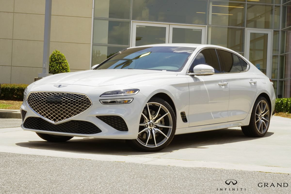 Used 2022 Genesis G70 3.3T RWD image 1