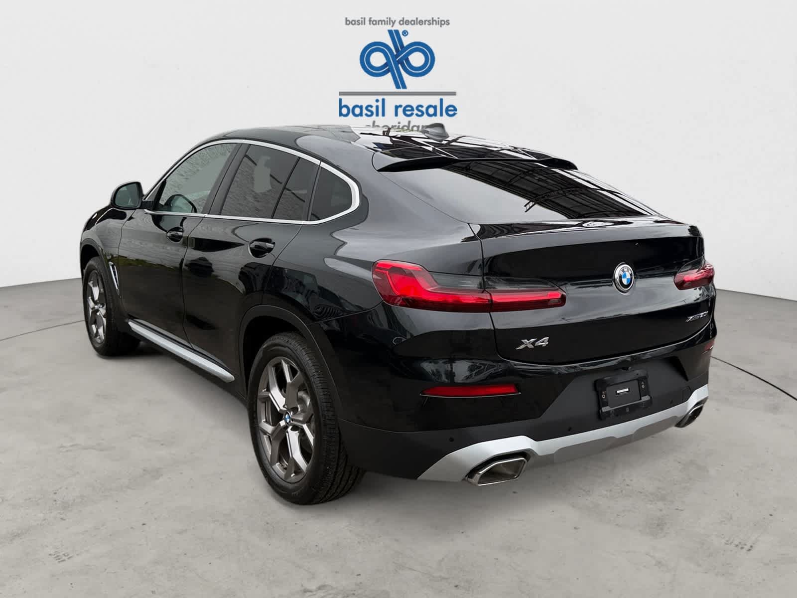 Used 2022 BMW X4 xDrive30i w/ Premium Package AWD/4WD image 4