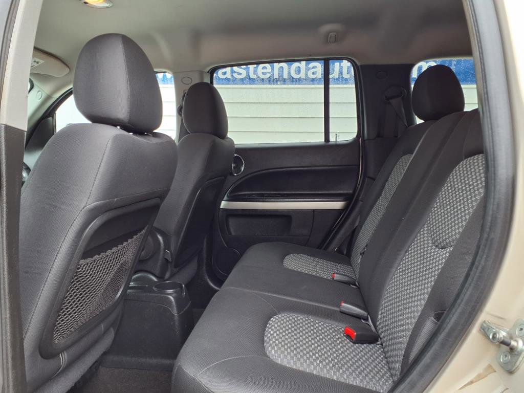 Used 2009 Chevrolet HHR LT image 9