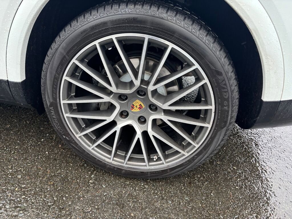 Used 2021 Porsche Cayenne S image 9