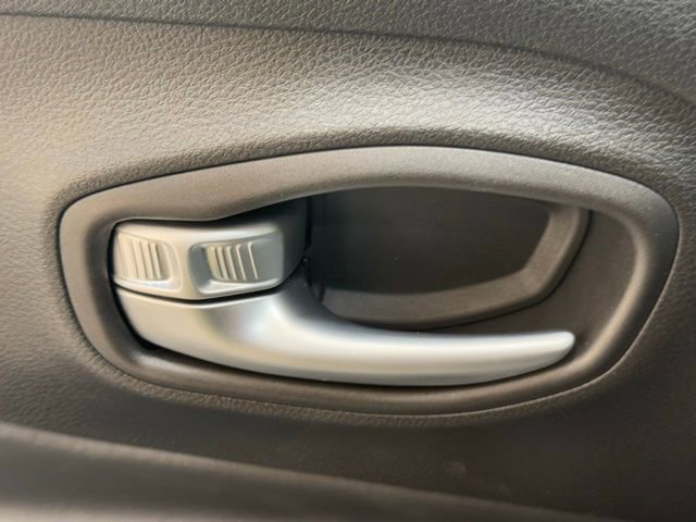 Used 2019 Jeep Renegade Altitude w/ Quick Order Package 22M image 31