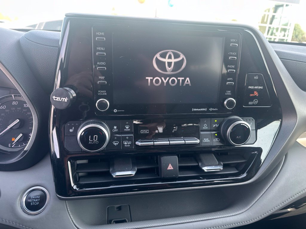 Used 2021 Toyota Highlander XLE FWD image 15