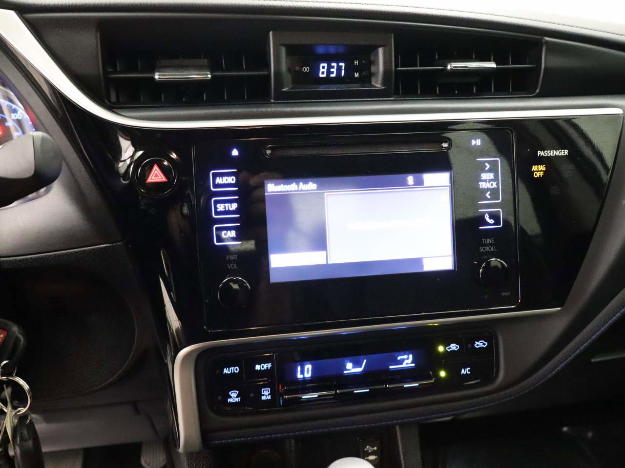 Used 2017 Toyota Corolla SE w/ Carpet Mat Package (TMS) image 10