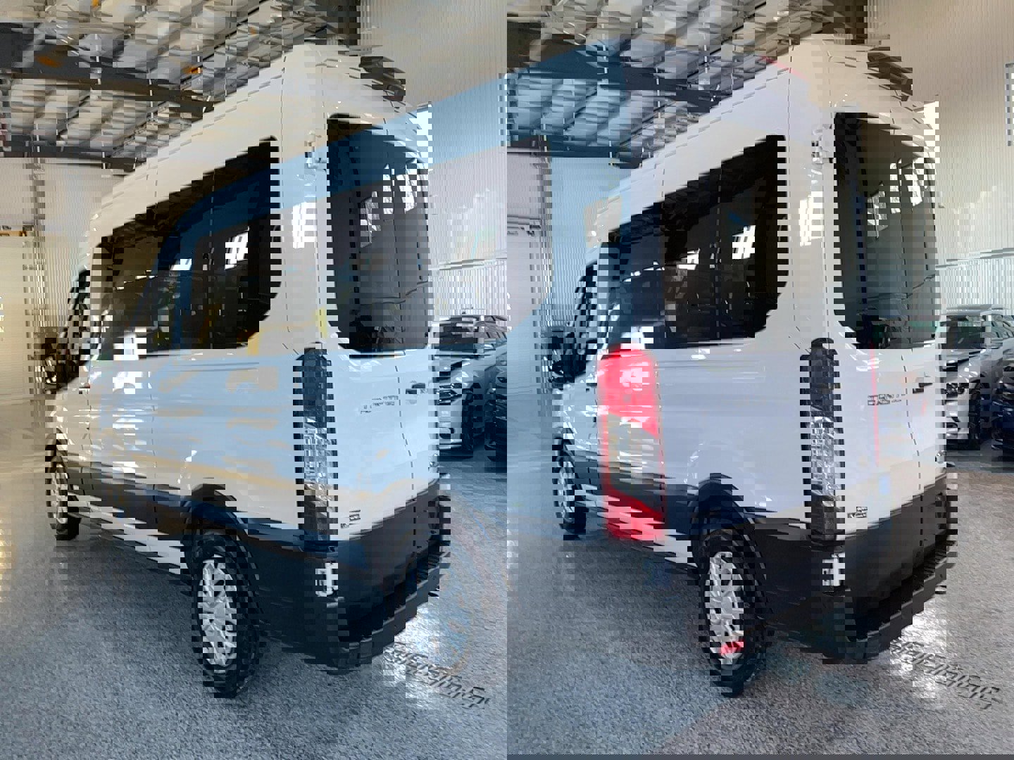 Used 2023 Ford Transit 350 XLT image 21