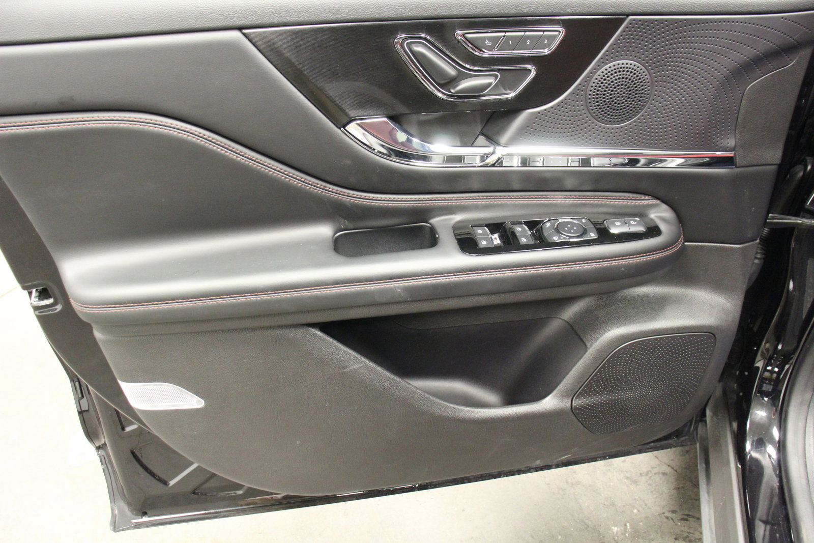 Used 2024 Lincoln Corsair Grand Touring w/ Equipment Group 301A AWD/4WD image 15