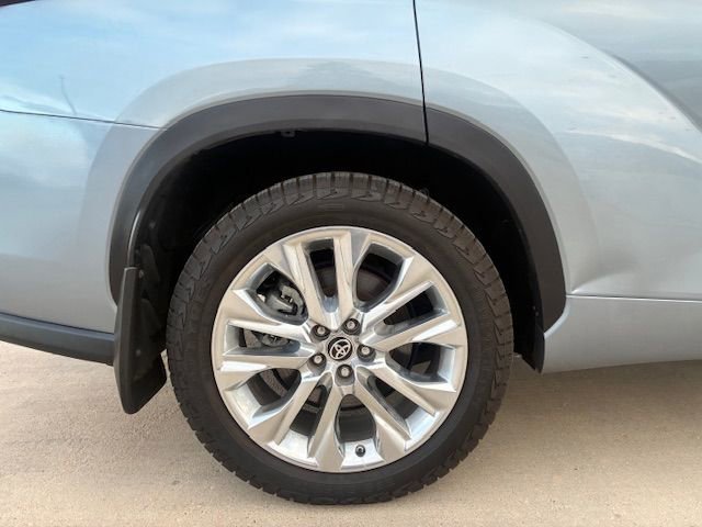Used 2021 Toyota Highlander Limited image 9