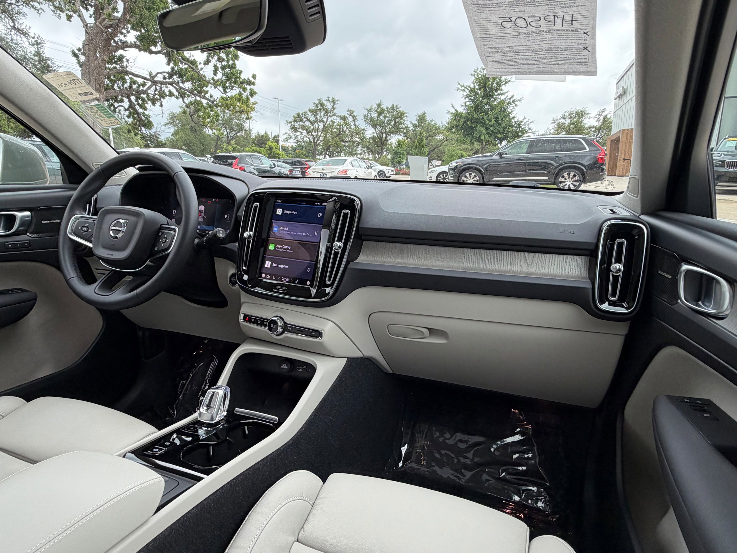 Certified 2023 Volvo XC40 B4 Plus w/ Driver Assist Package FWD image 13