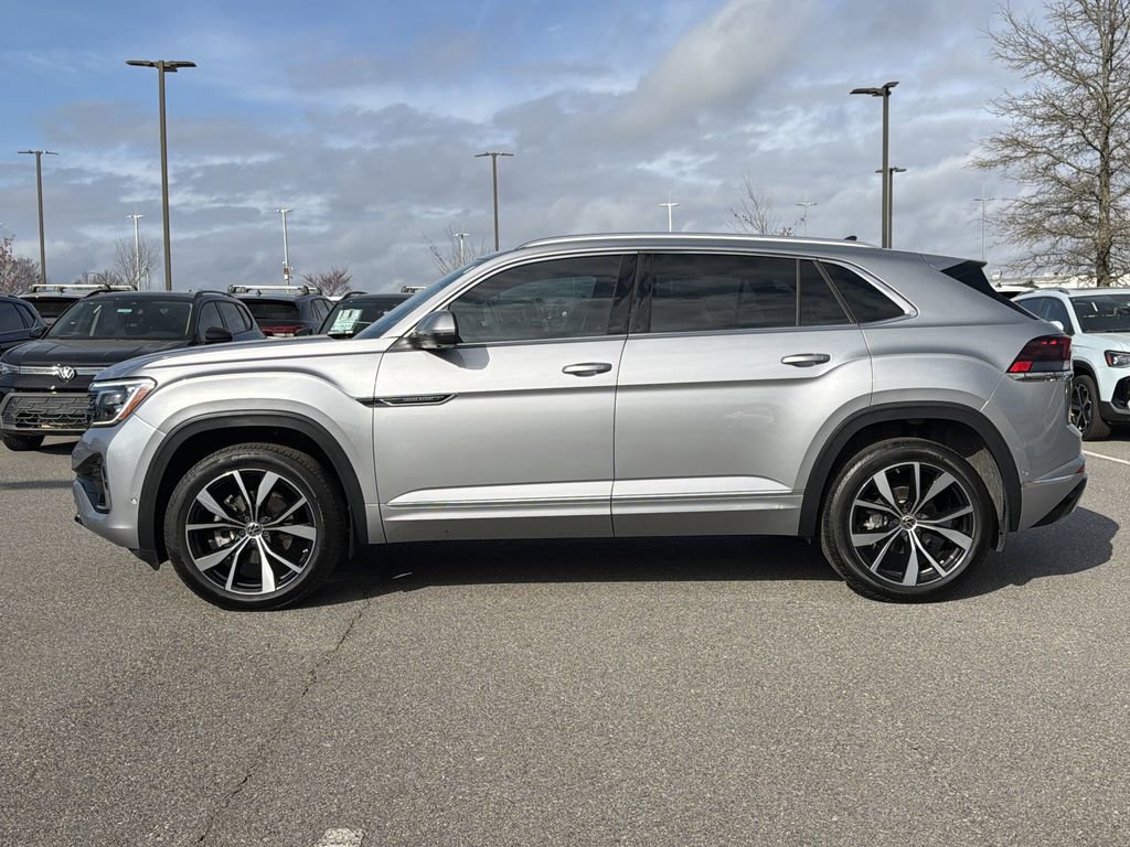 Used 2025 Volkswagen Atlas Cross Sport SEL Premium R-Line image 2