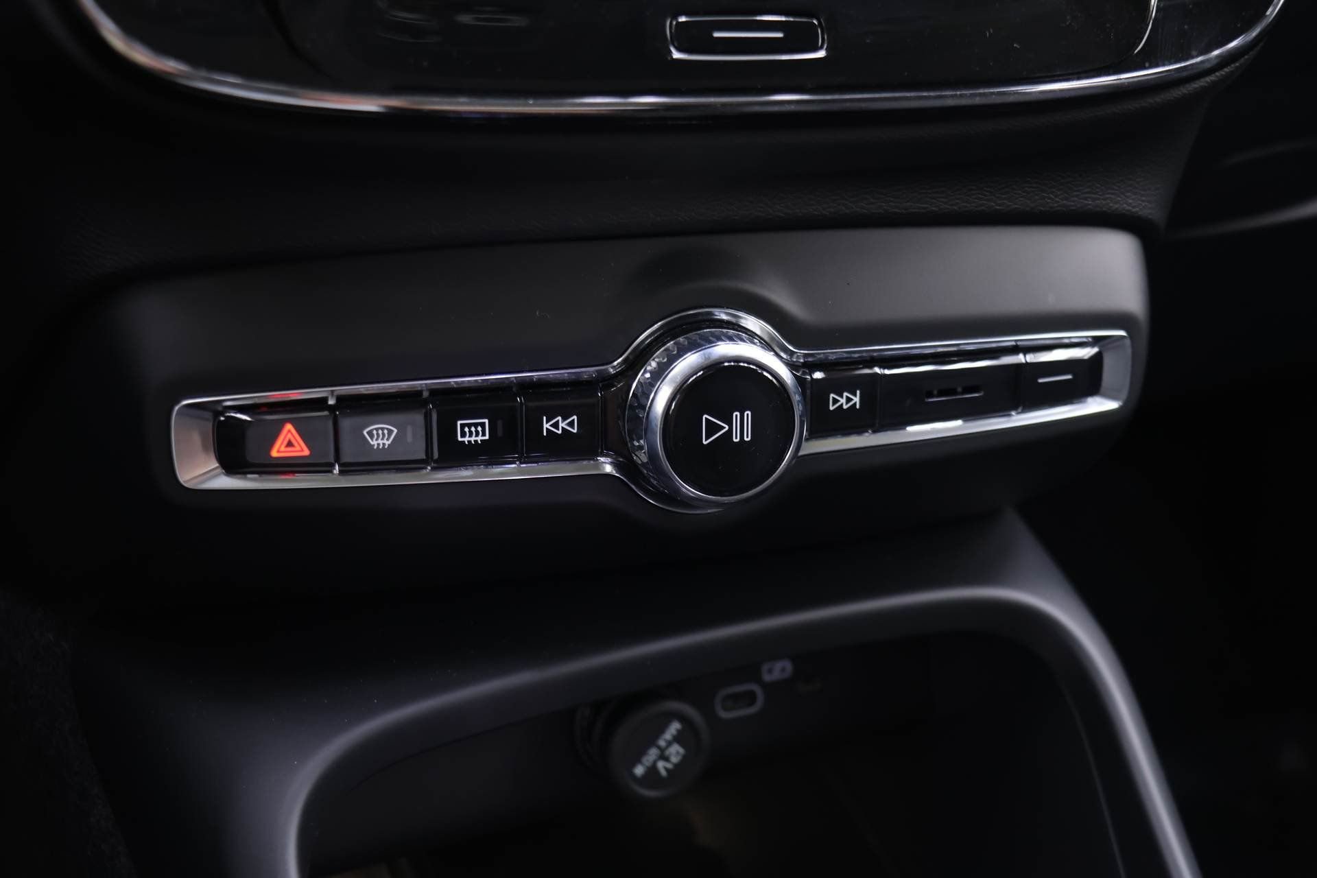 New 2026 Volvo XC40 B5 Plus w/ Protection Package Premier AWD/4WD image 9