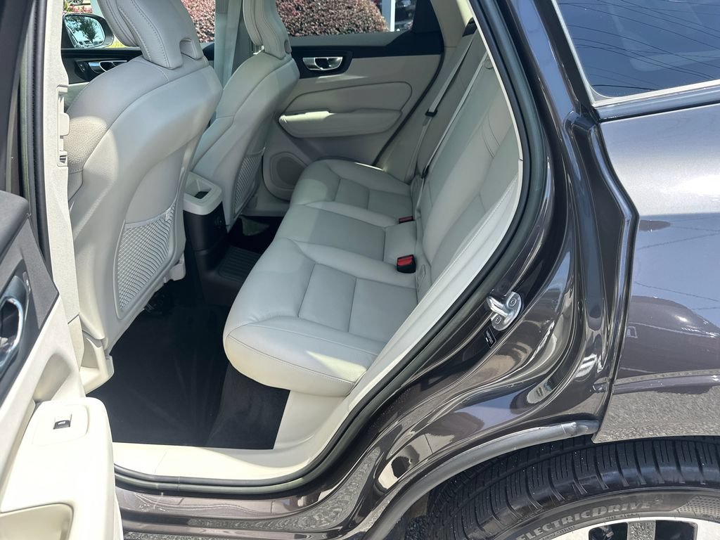 Used 2023 Volvo XC60 T8 Core AWD/4WD image 17